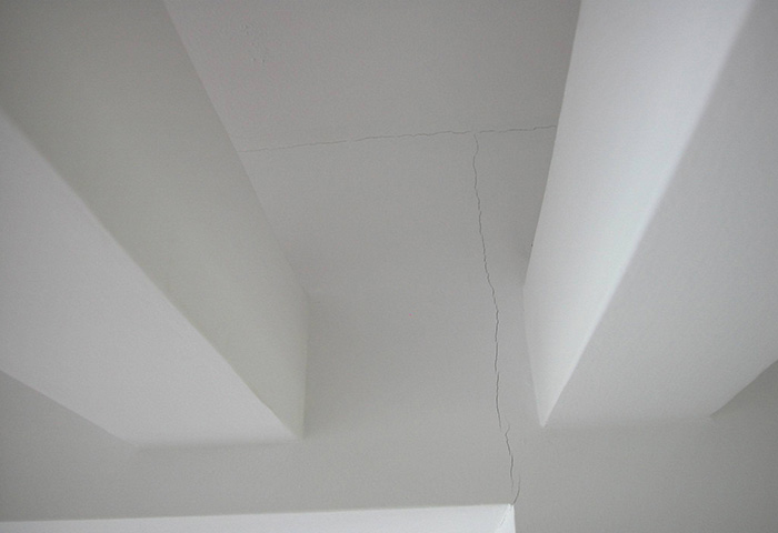 裝修完吊頂為什么容易開裂？吊頂開裂后如何處理