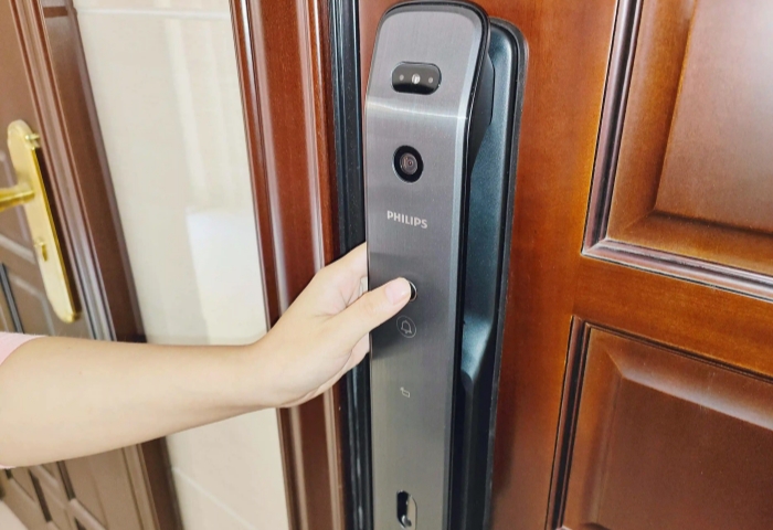  老房裝修必看！室外防盜門到底要不要換？