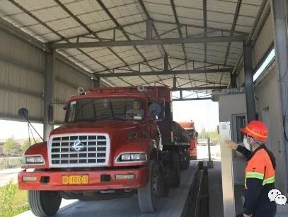 我廠地磅檢斤班的女將不畏艱難 年檢磅重達(dá)數(shù)十萬(wàn)噸