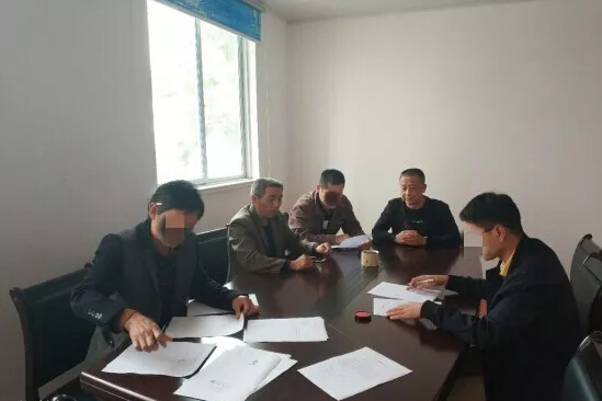 圖為地磅計量糾紛調(diào)解現(xiàn)場